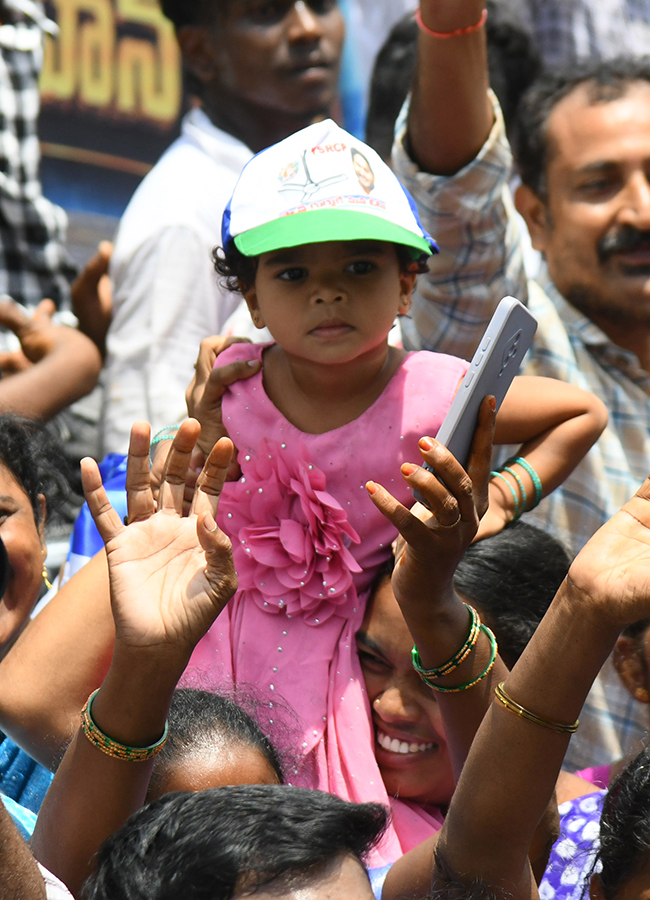 YS Jagan Mohan Reddy Visited Devarapalli in East Godavari23