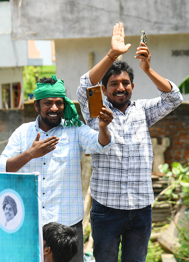 YS Jagan Mohan Reddy Visited Devarapalli in East Godavari25
