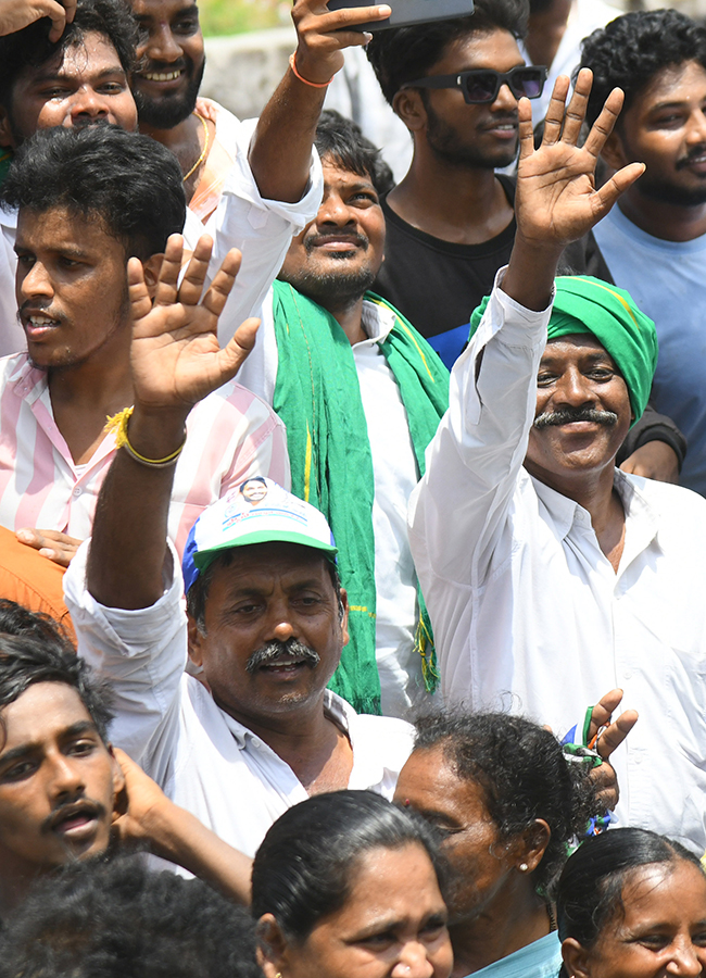 YS Jagan Mohan Reddy Visited Devarapalli in East Godavari26