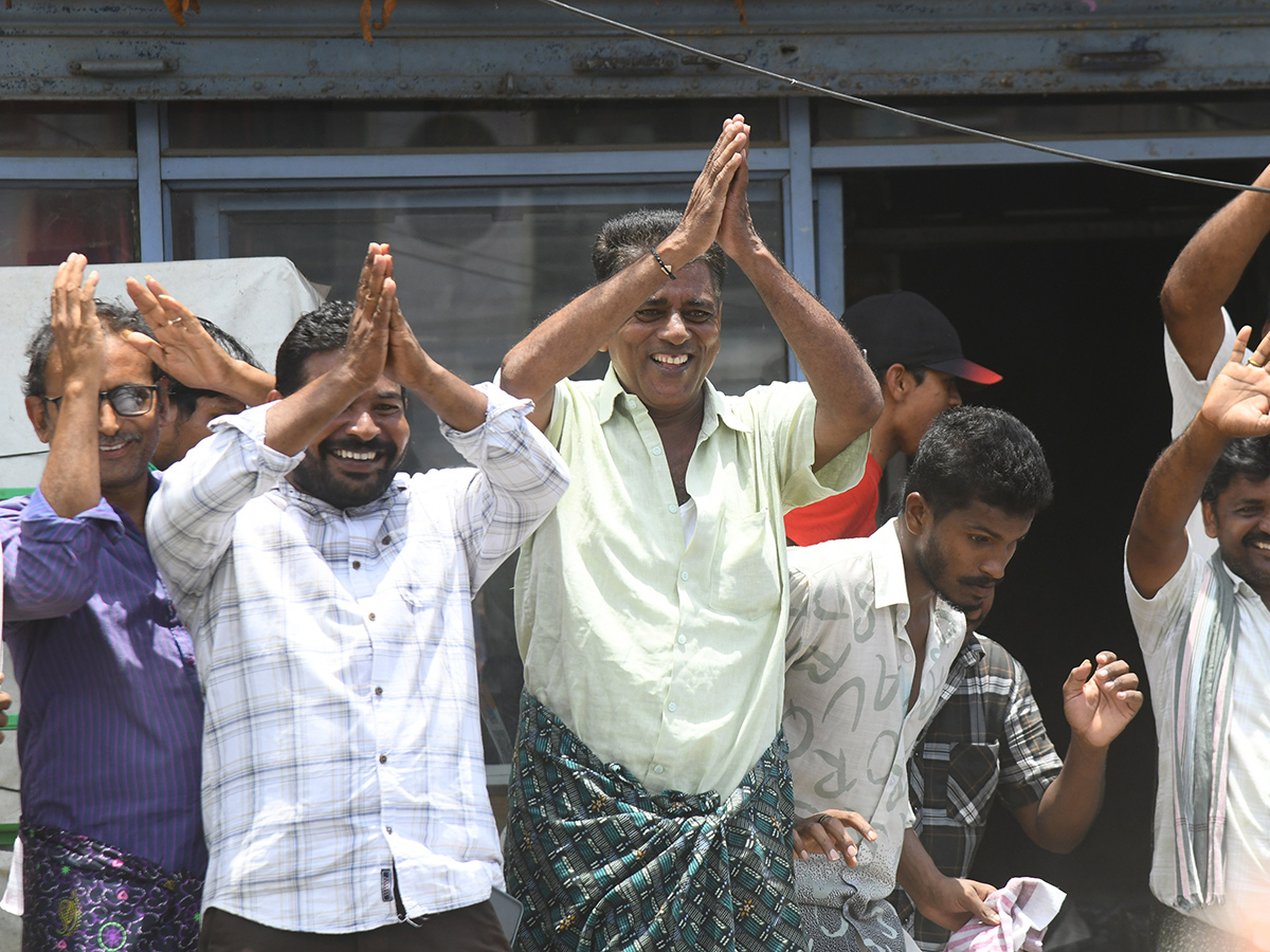 YS Jagan Mohan Reddy Visited Devarapalli in East Godavari31