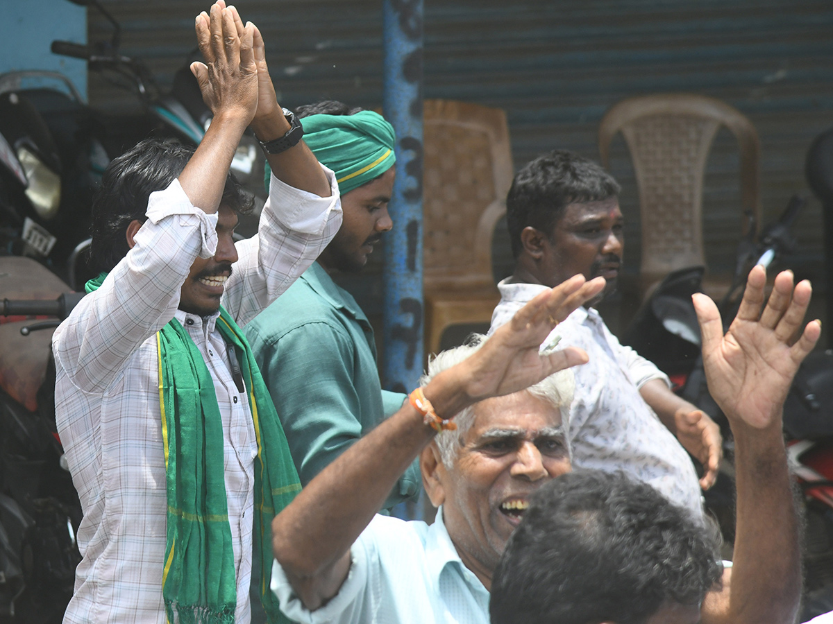 YS Jagan Mohan Reddy Visited Devarapalli in East Godavari33