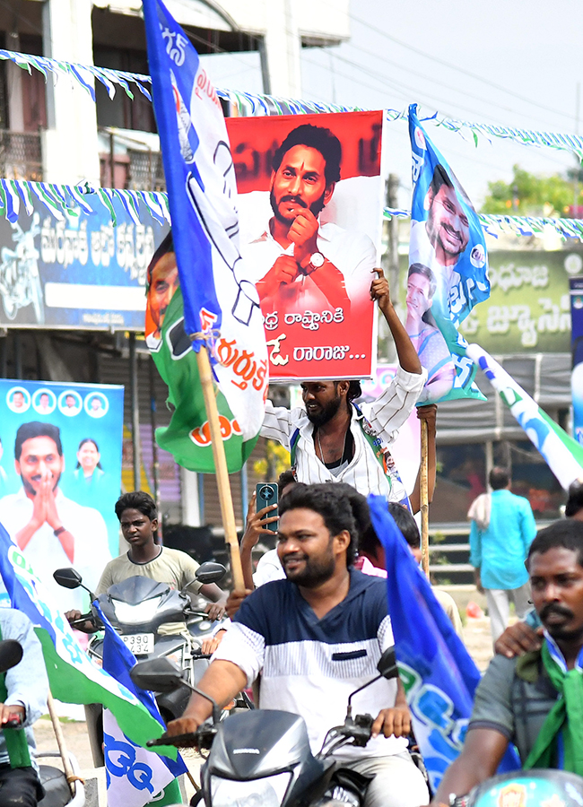 YS Jagan Mohan Reddy Visited Devarapalli in East Godavari37