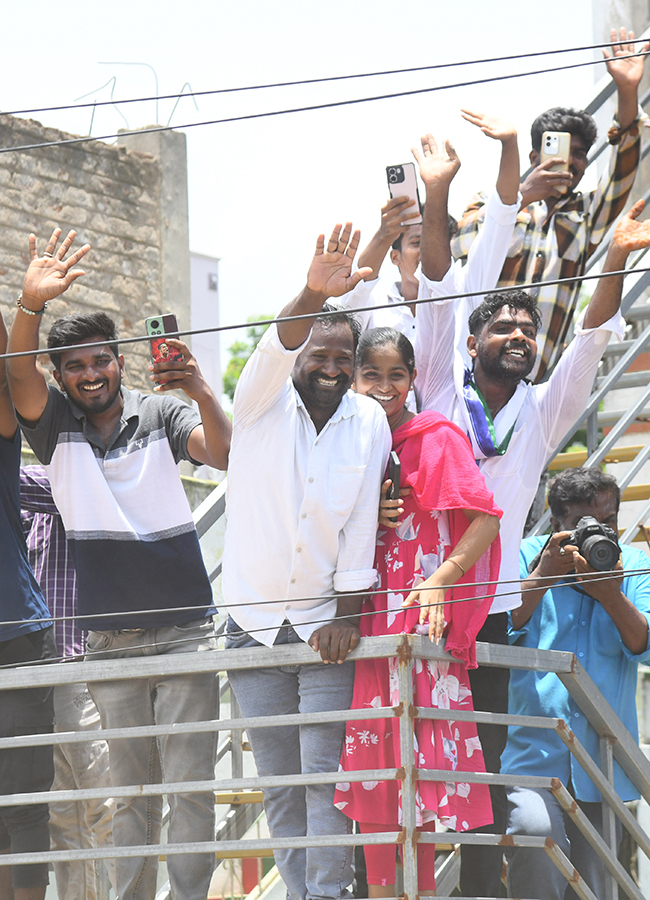 YS Jagan Mohan Reddy Visited Devarapalli in East Godavari41