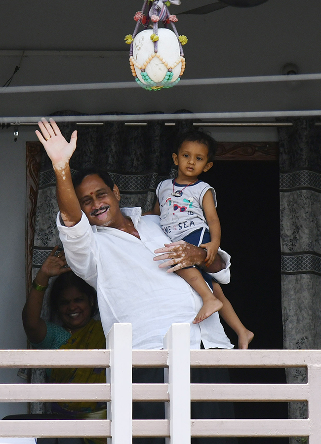 YS Jagan Mohan Reddy Visited Devarapalli in East Godavari42