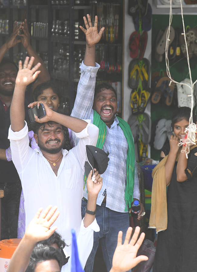 YS Jagan Mohan Reddy Visited Devarapalli in East Godavari43