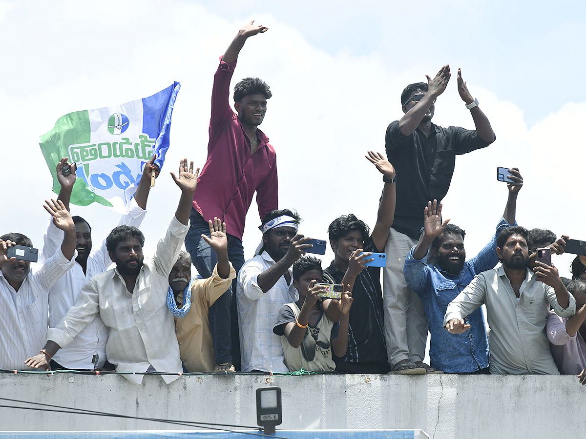 YS Jagan Mohan Reddy Visited Devarapalli in East Godavari8