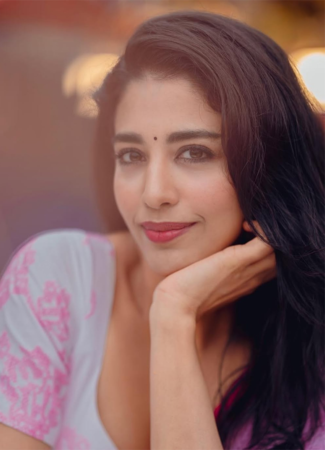 Daksha Nagarkar Special Song In Korean Kanakaraju Movie12