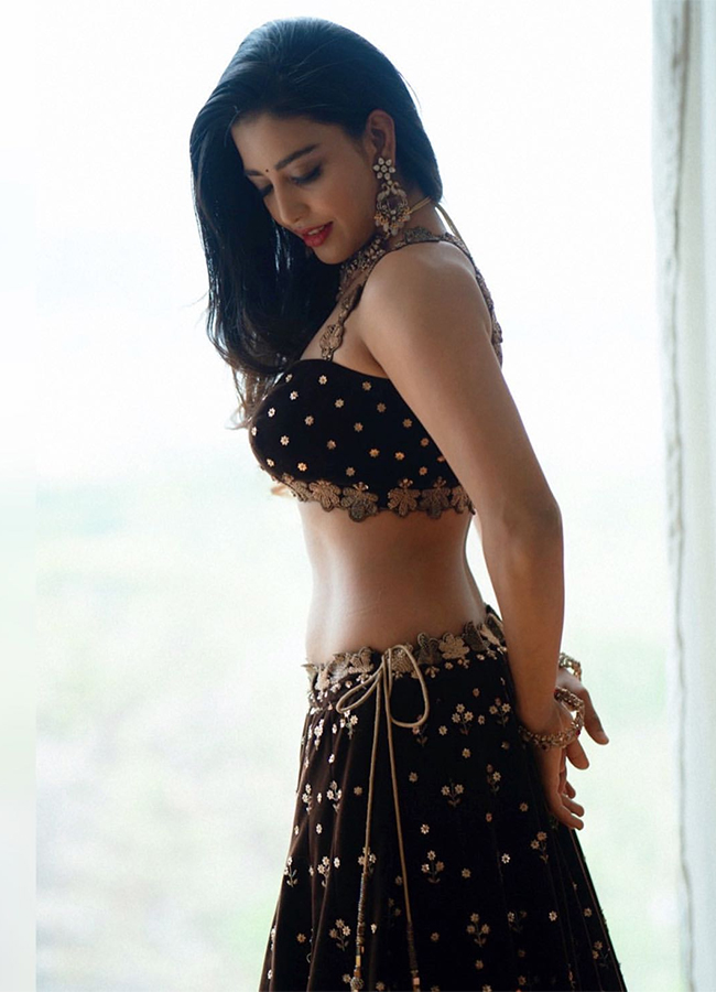 Daksha Nagarkar Special Song In Korean Kanakaraju Movie3