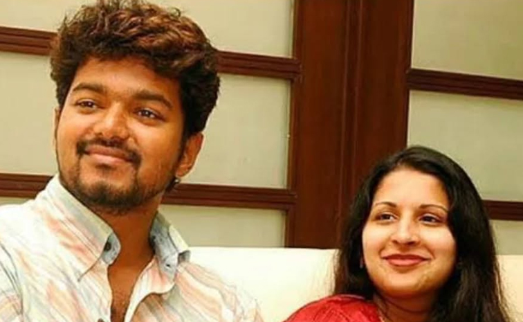 Tamil Nadu Chief Minister Vijay Wife Sangeetha Withdraws Divorce Case Photos2