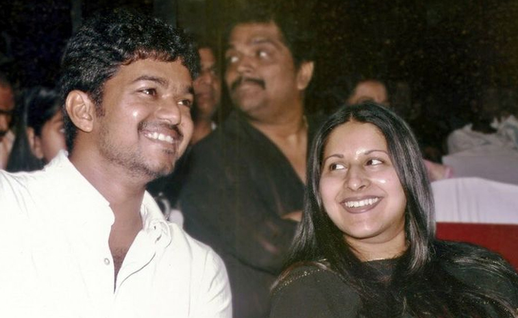 Tamil Nadu Chief Minister Vijay Wife Sangeetha Withdraws Divorce Case Photos14