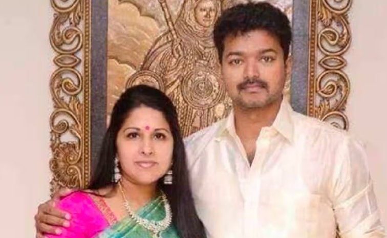 Tamil Nadu Chief Minister Vijay Wife Sangeetha Withdraws Divorce Case Photos5
