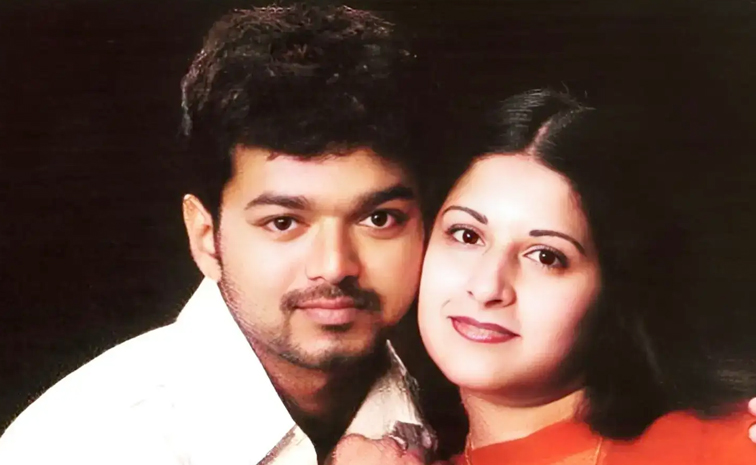 Tamil Nadu Chief Minister Vijay Wife Sangeetha Withdraws Divorce Case Photos9
