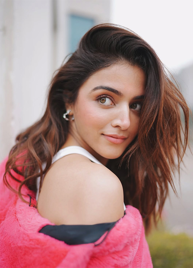 Lokesh Kanagaraj DC Movie Heroine Wamiqa Gabbi Viral Photos14