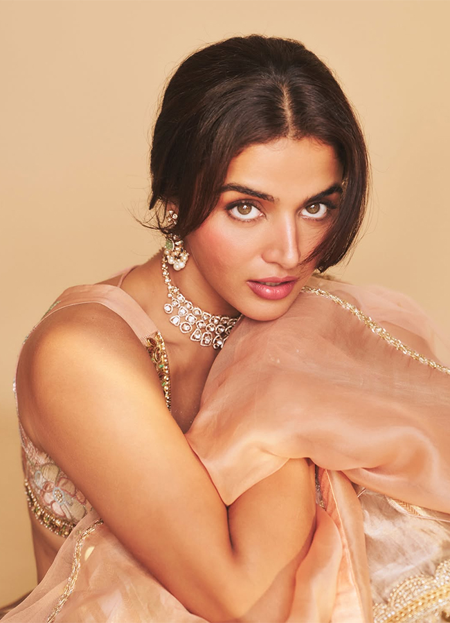 Lokesh Kanagaraj DC Movie Heroine Wamiqa Gabbi Viral Photos7