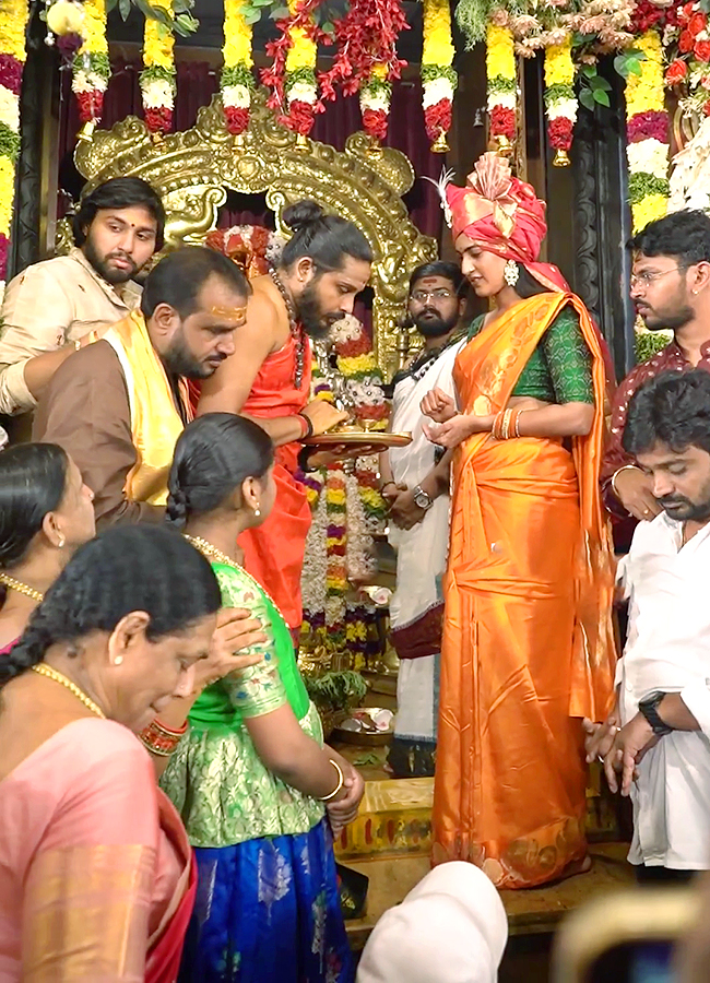Niharika Konidela Visited Sri Mahankaleshwara Temple in Mir Alam Mandi Hyderabad11