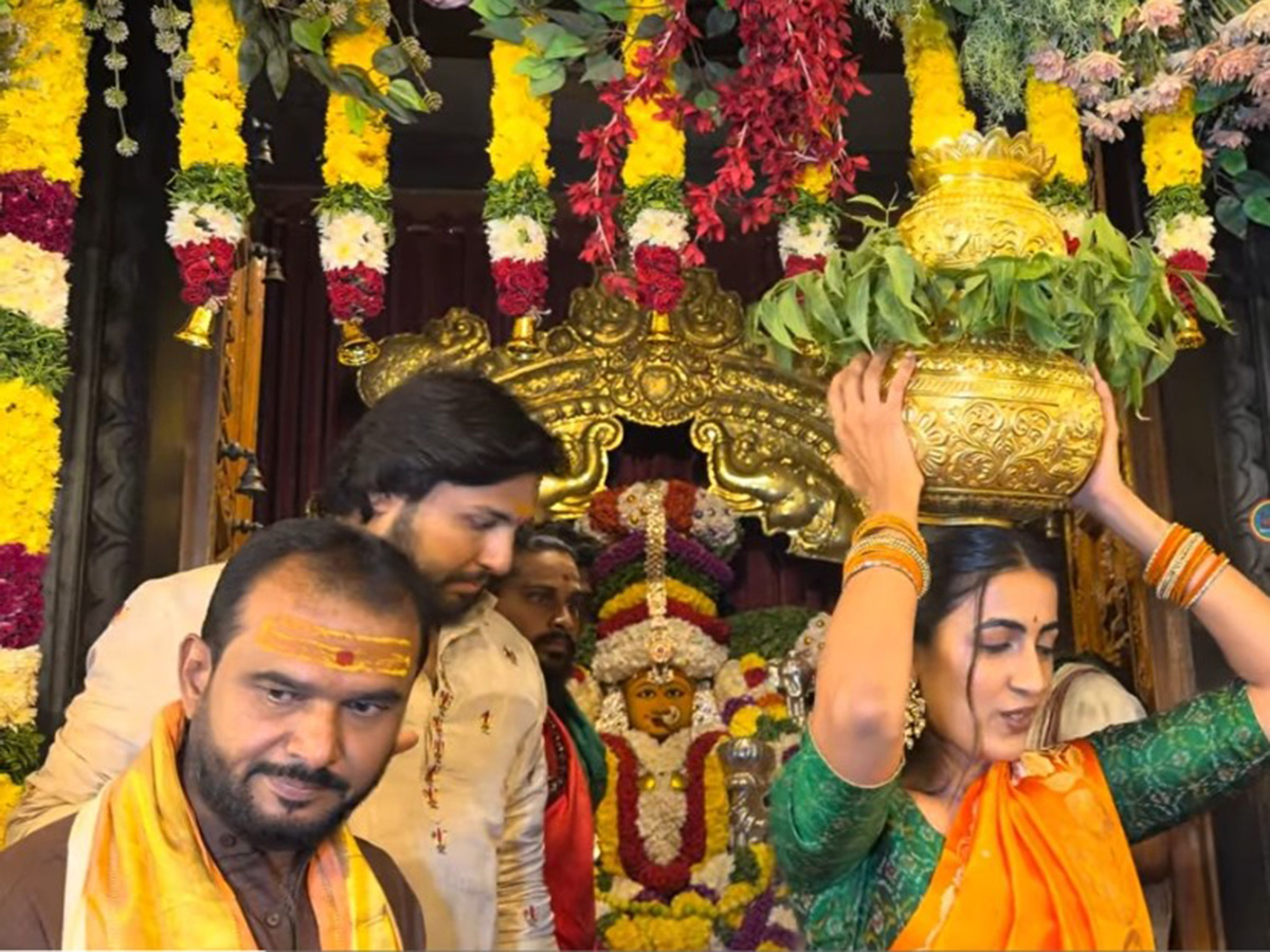 Niharika Konidela Visited Sri Mahankaleshwara Temple in Mir Alam Mandi Hyderabad15