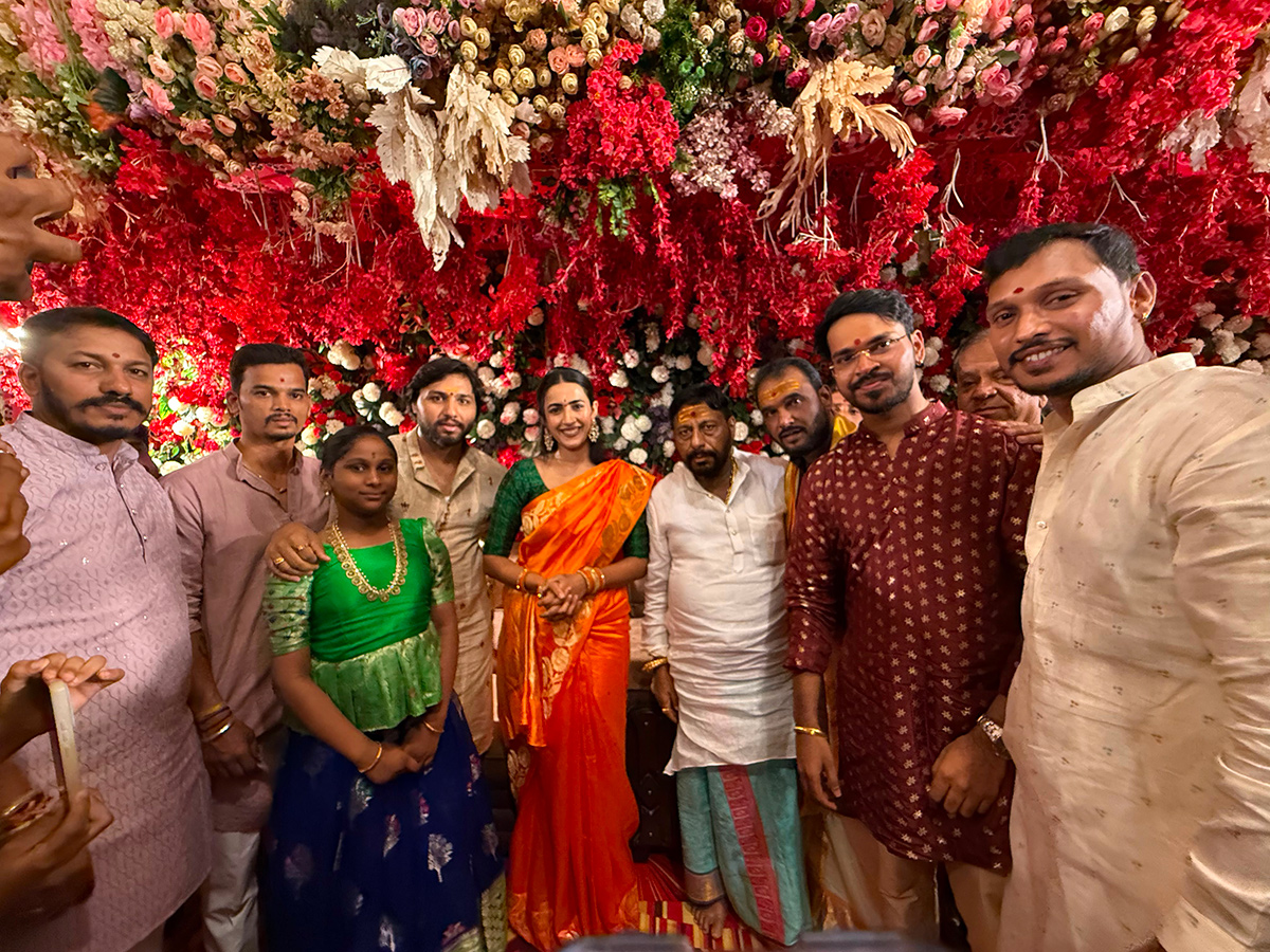 Niharika Konidela Visited Sri Mahankaleshwara Temple in Mir Alam Mandi Hyderabad6