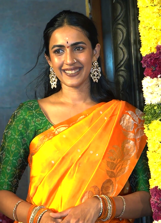 Niharika Konidela Visited Sri Mahankaleshwara Temple in Mir Alam Mandi Hyderabad7