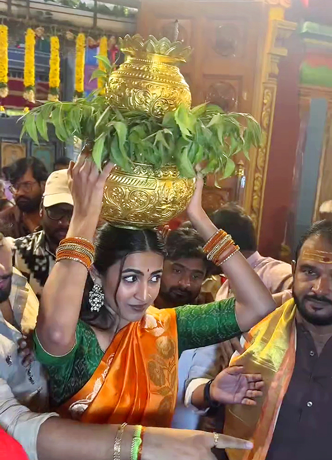 Niharika Konidela Visited Sri Mahankaleshwara Temple in Mir Alam Mandi Hyderabad8