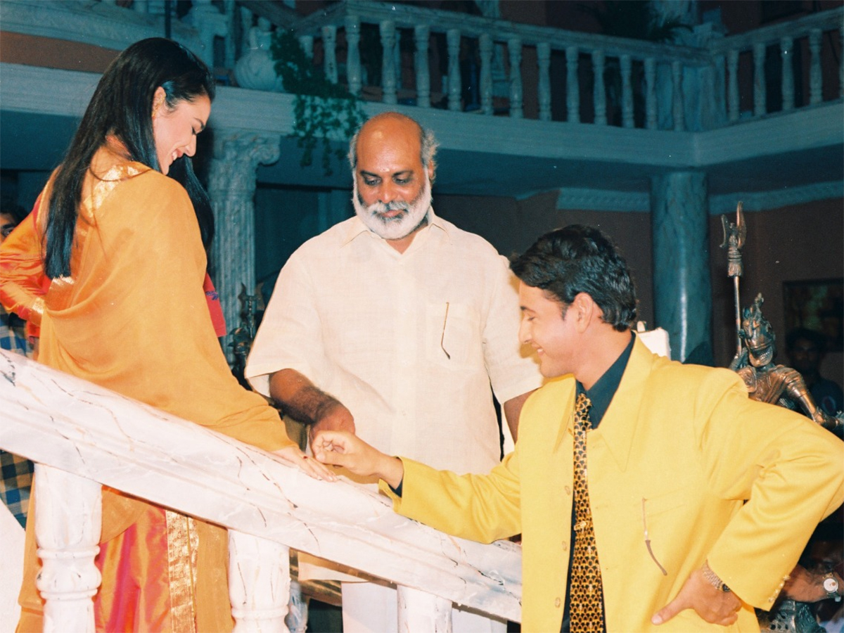 Wishing the Superstar Mahesh Babu a very Happy Birthday SPecial photos27