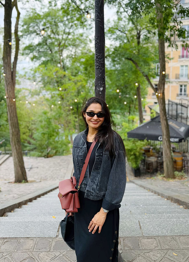 Tamil Beauty Andrea Paris Trip Stunning Photos7