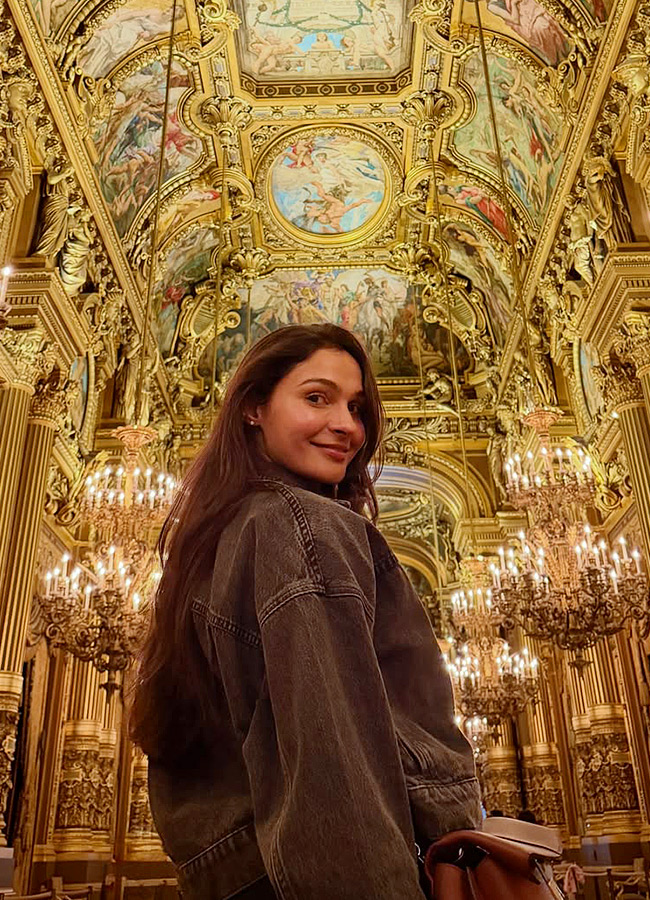 Tamil Beauty Andrea Paris Trip Stunning Photos8