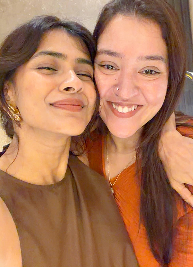 Hebah Patel Stunning Transformation Leaves Fans Awestruck Photos4