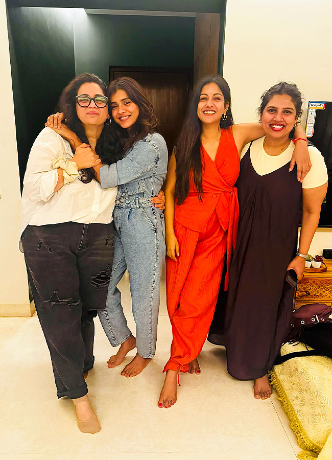 Hebah Patel Stunning Transformation Leaves Fans Awestruck Photos8