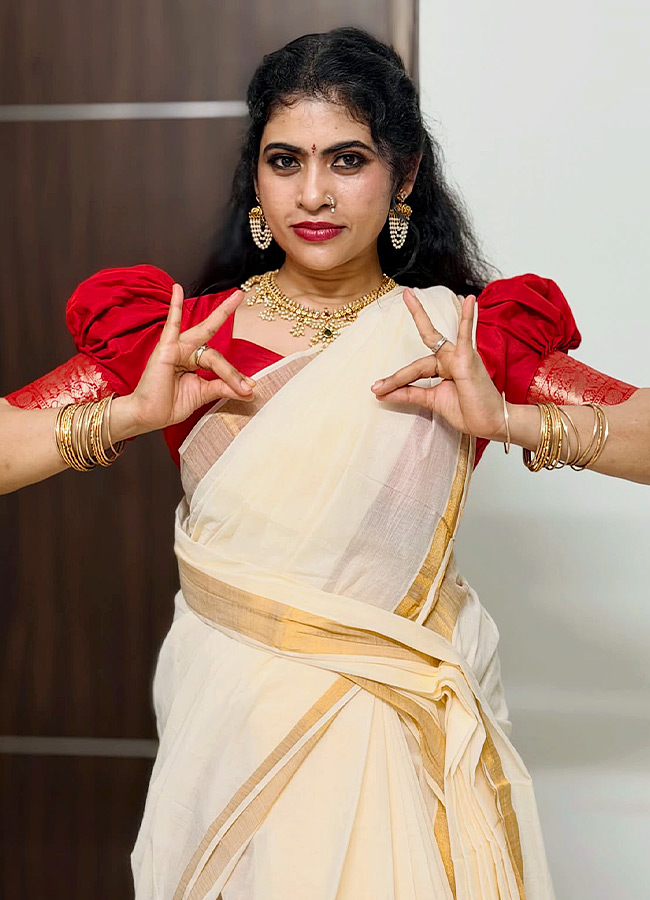 Bigg Boss Beauty RJ Kajal Stuns in a Gorgeous Traditional Saree Photos6