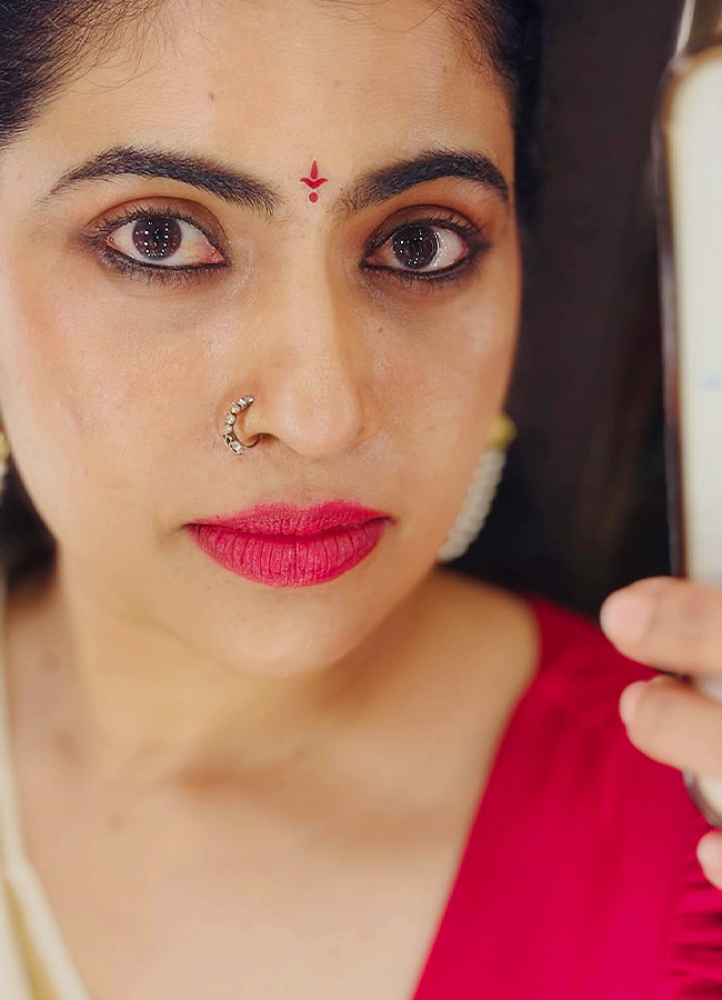 Bigg Boss Beauty RJ Kajal Stuns in a Gorgeous Traditional Saree Photos9