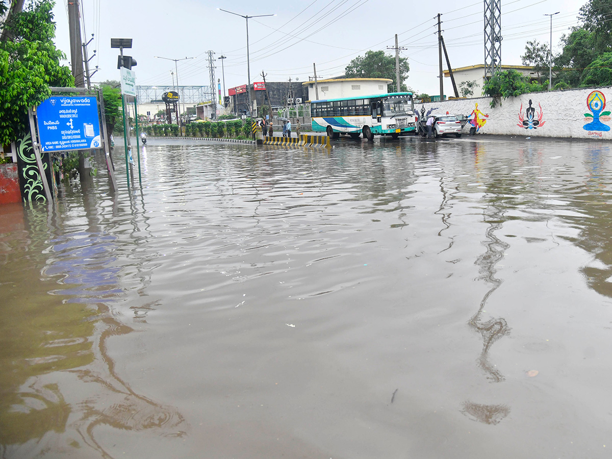 Today Heavy Rain in Vijayawada Photos12