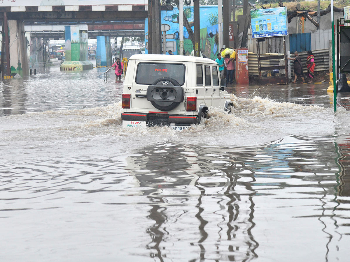 Today Heavy Rain in Vijayawada Photos14