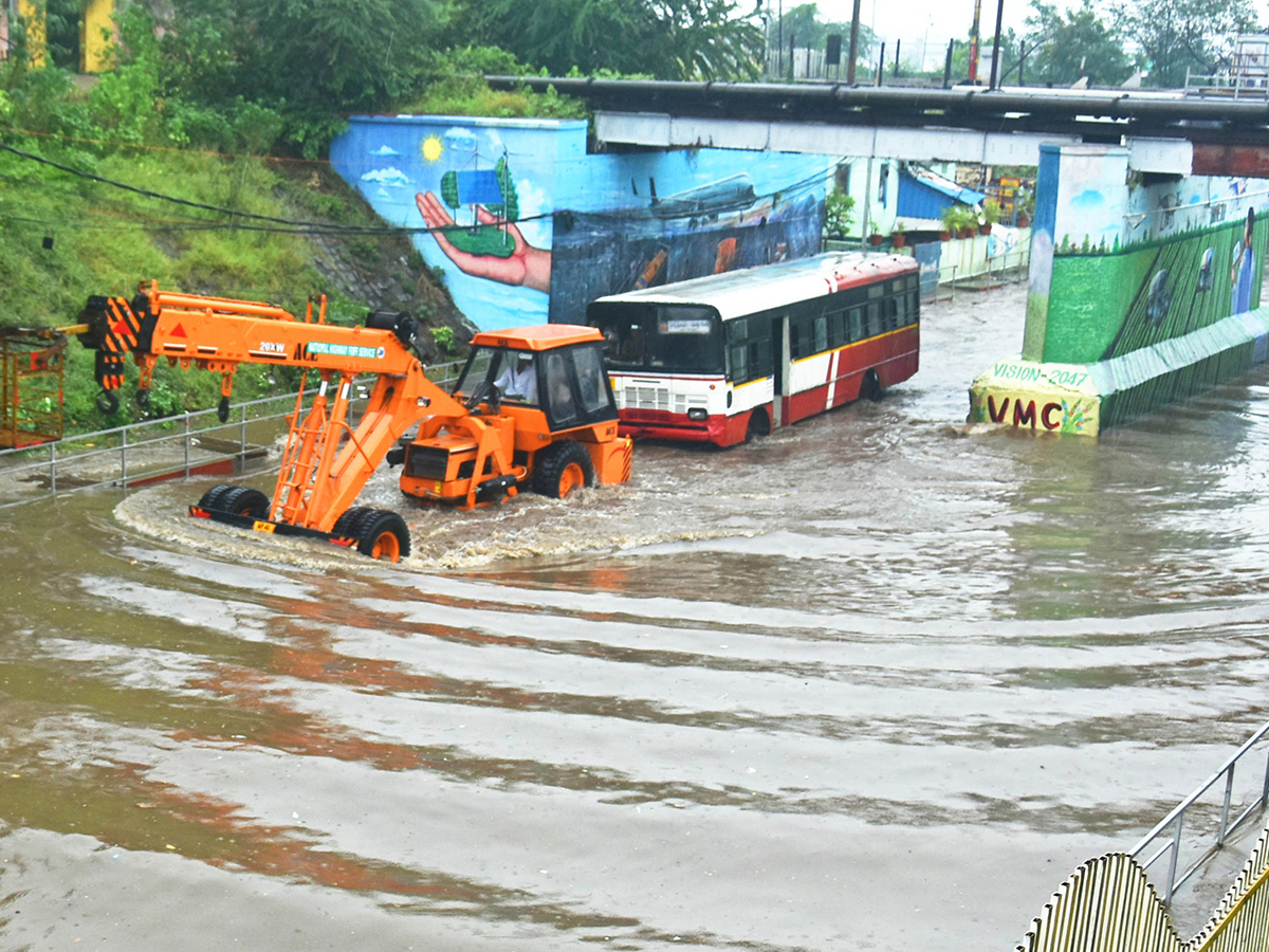 Today Heavy Rain in Vijayawada Photos15