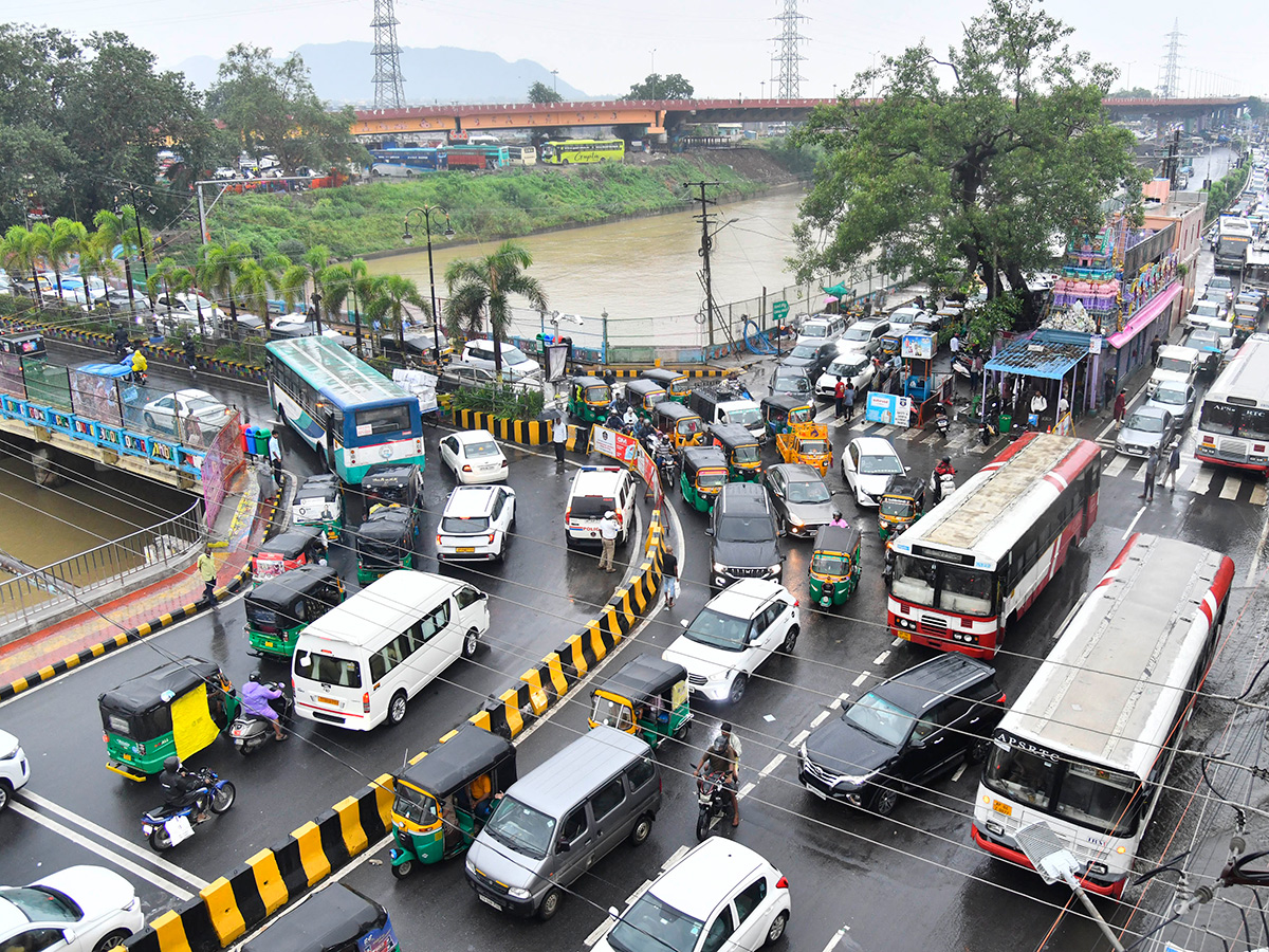 Today Heavy Rain in Vijayawada Photos19