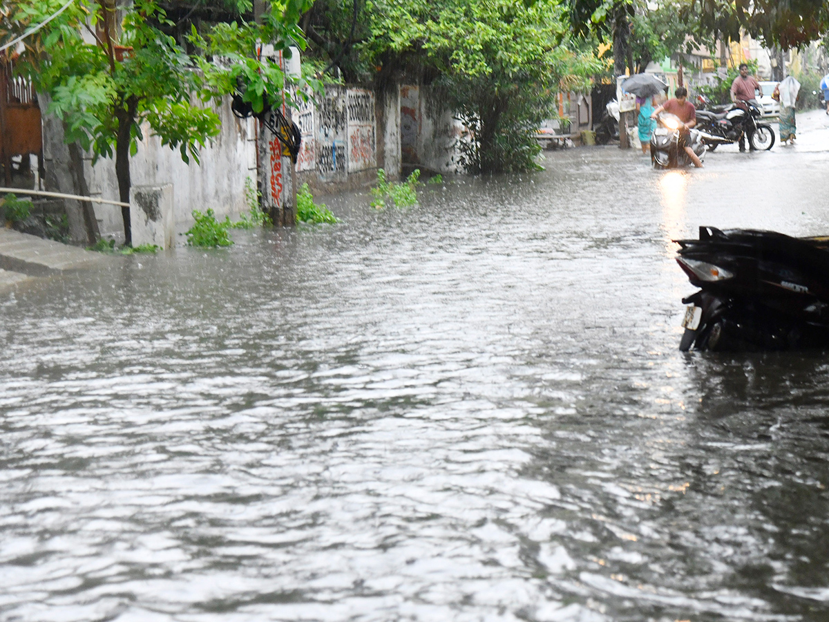 Today Heavy Rain in Vijayawada Photos2
