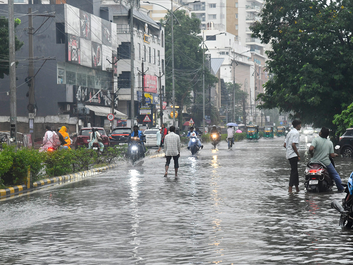 Today Heavy Rain in Vijayawada Photos23