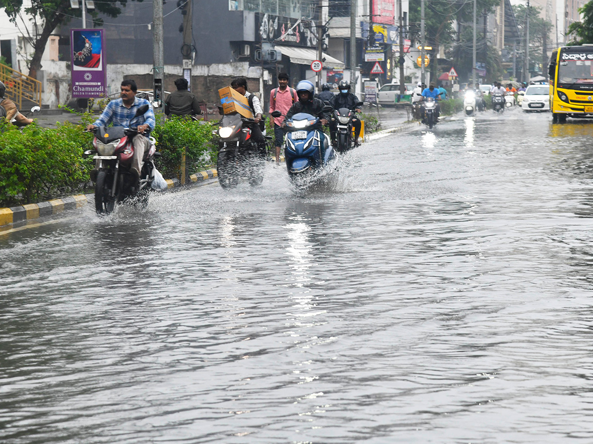Today Heavy Rain in Vijayawada Photos24
