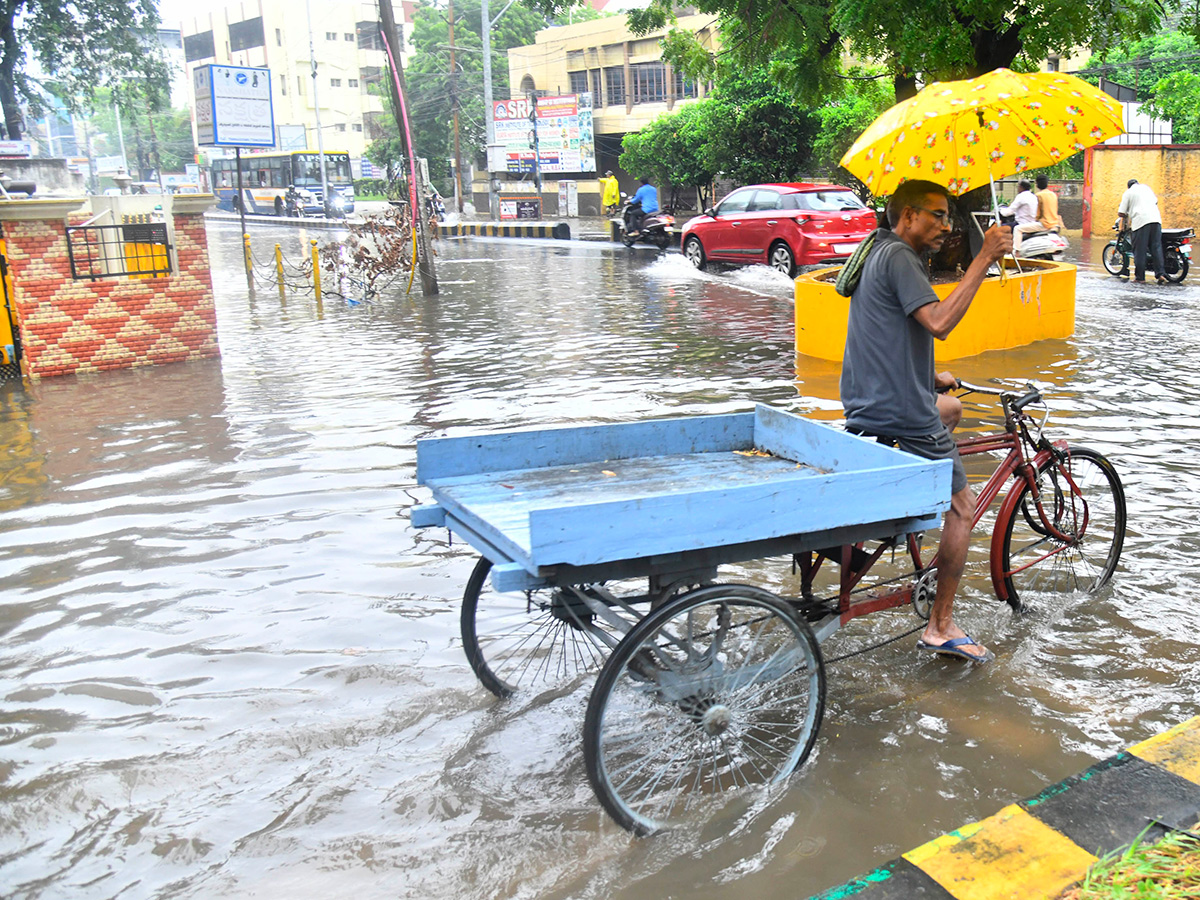 Today Heavy Rain in Vijayawada Photos29
