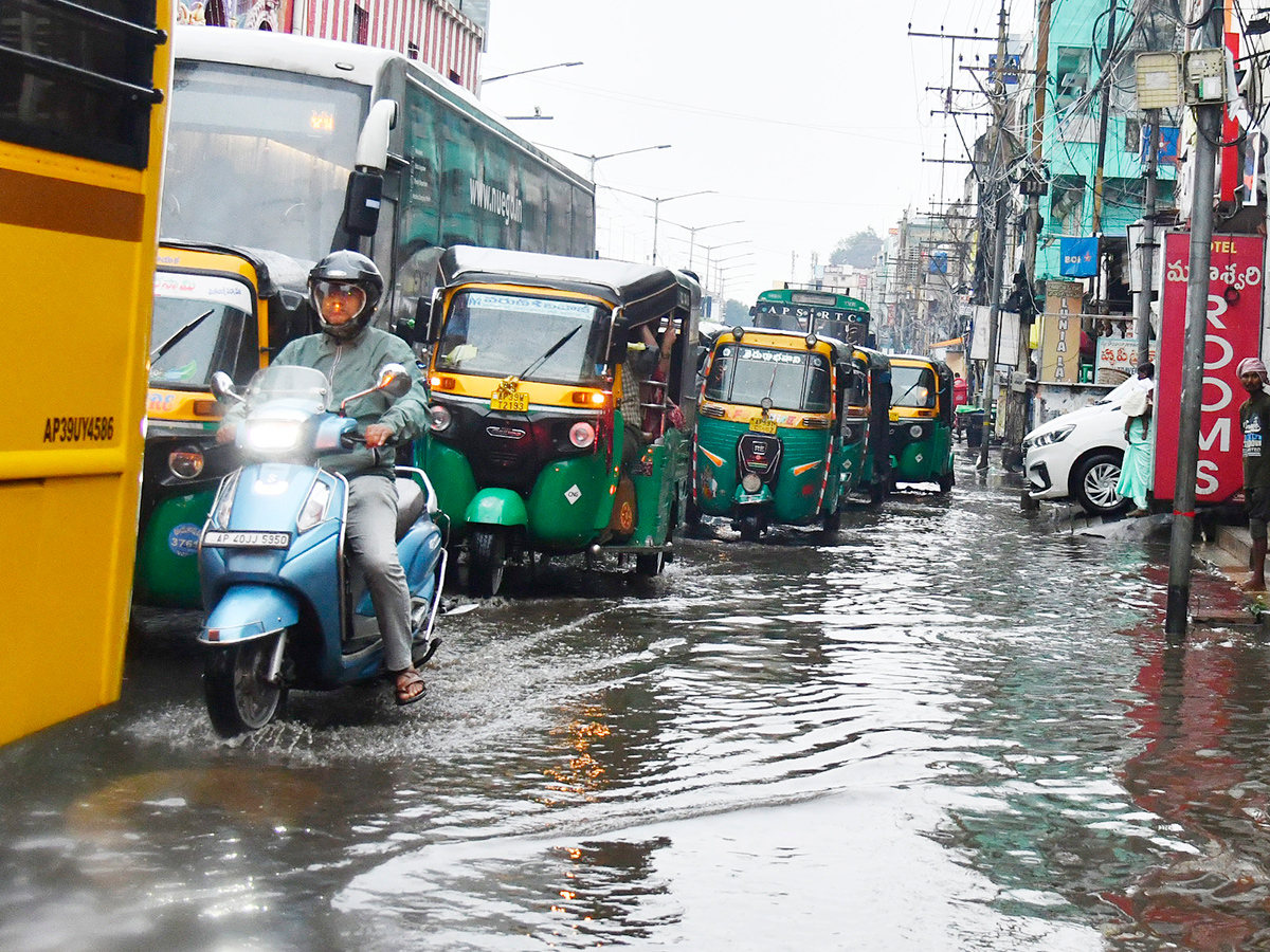 Today Heavy Rain in Vijayawada Photos4