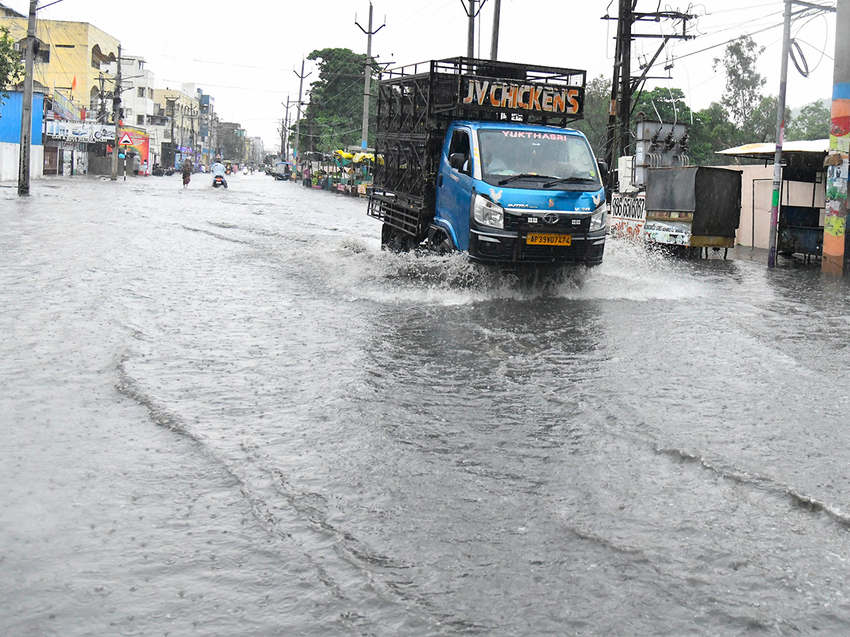 Today Heavy Rain in Vijayawada Photos6