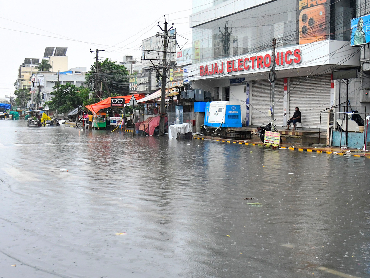 Today Heavy Rain in Vijayawada Photos9