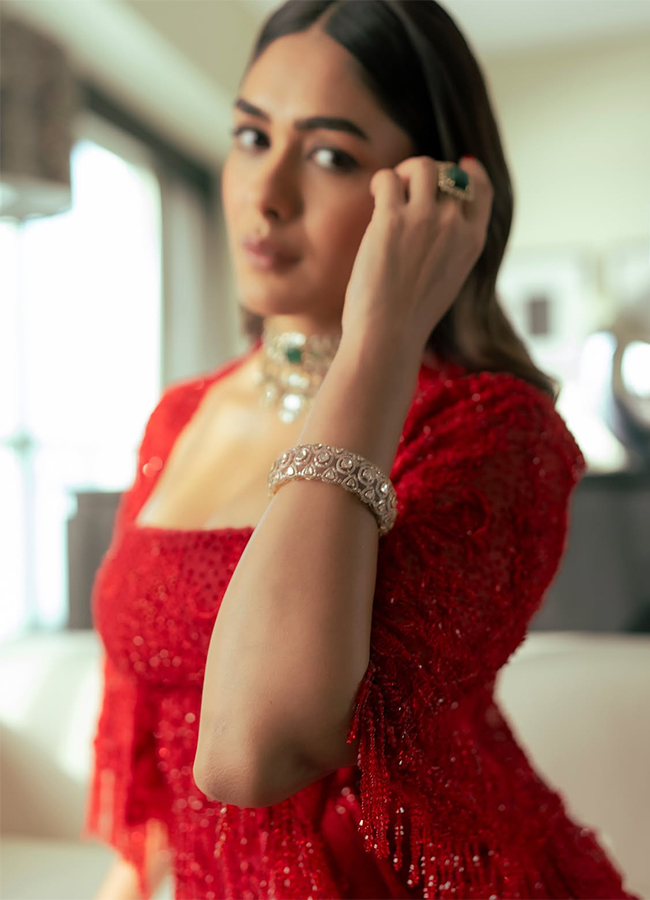 Actress Mrunal Thakur Latest Photos Viral7