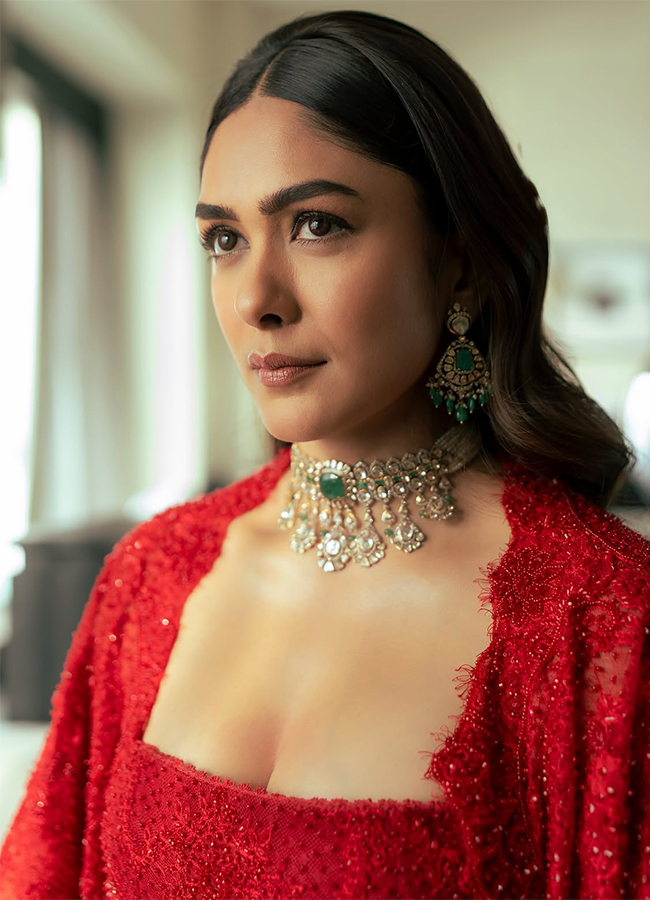Actress Mrunal Thakur Latest Photos Viral9