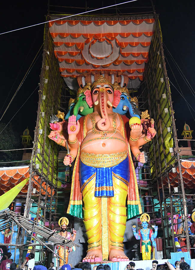Khairatabad Bada Ganesh 2026 in Hyderabad HD Photos9