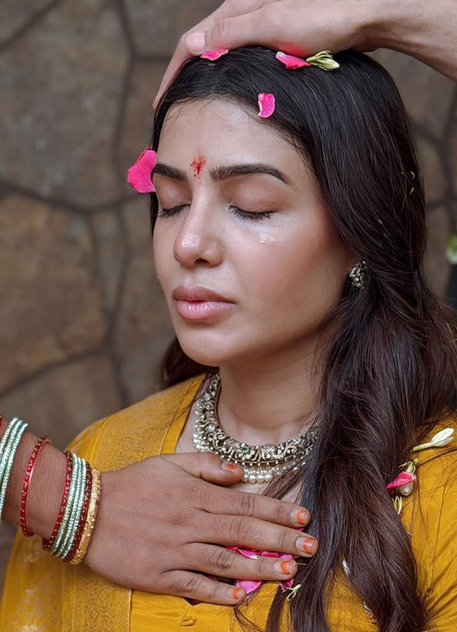 Samantha Shares Baby Shower Pics With Raj Nidimoru5