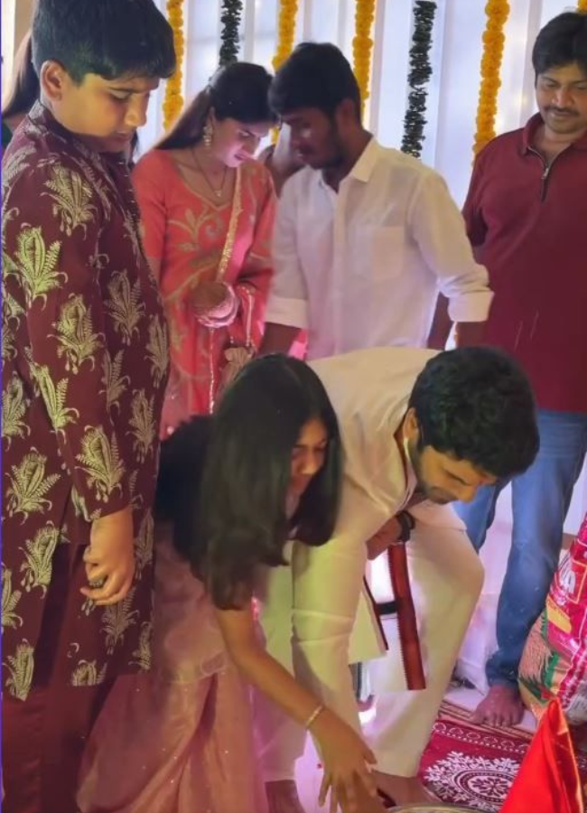 Mega And Allu Families Celebrate Vinayaka Chavithi In Grand Style, Photos Gallery Viral13