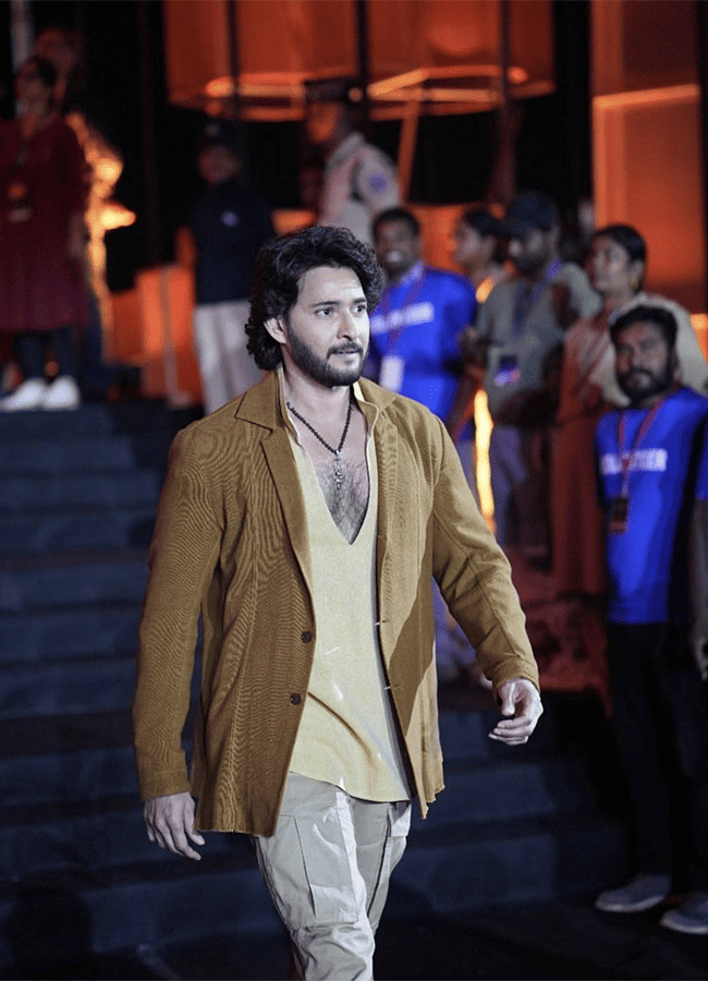 Mahesh Babu Opens Up About Rajamouli Working Style And 15 Year Wait For Varanasi, Photos Inside7