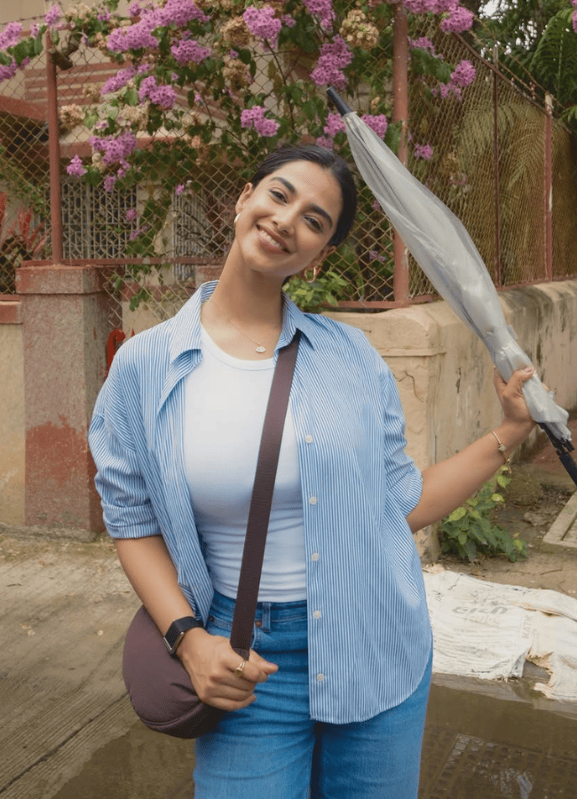 Meenakshi Chaudhary Roams Around Mumbai And Shares Bandra Moments, Photos Goes Viral3