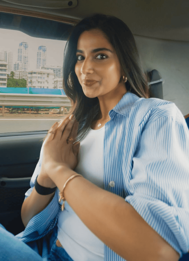 Meenakshi Chaudhary Roams Around Mumbai And Shares Bandra Moments, Photos Goes Viral6