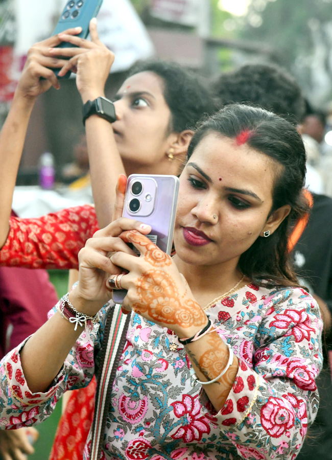 Huge Devotees At Khairatabad ganesh18